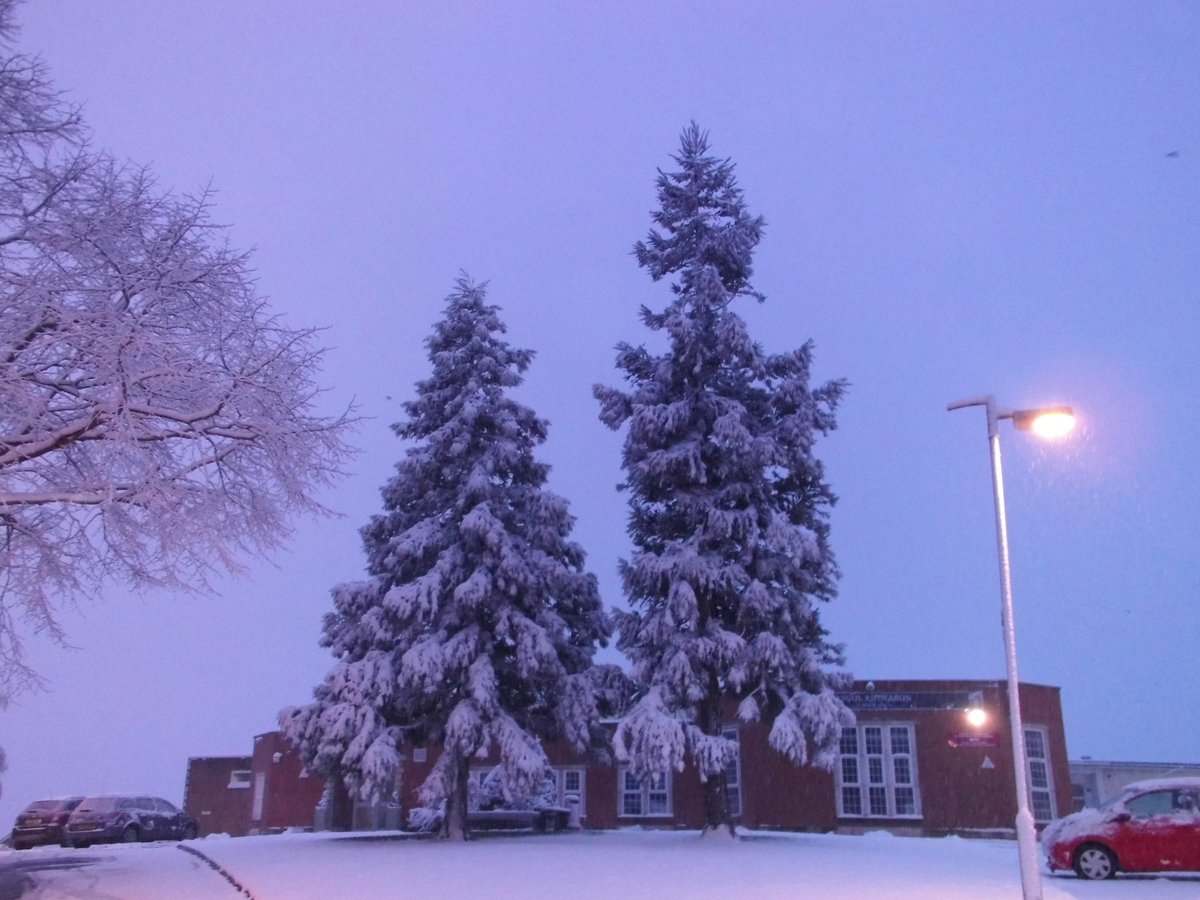 YsgolRhiwabon's tweet photo. We took some snowy pictures very early this morning of Ysgol Rhiwabon.
#magical #snow https://t.co/85wSXl2ufk