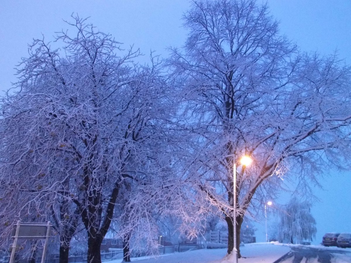 YsgolRhiwabon's tweet photo. We took some snowy pictures very early this morning of Ysgol Rhiwabon.
#magical #snow https://t.co/85wSXl2ufk