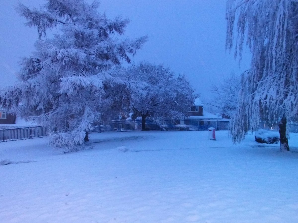 YsgolRhiwabon's tweet photo. We took some snowy pictures very early this morning of Ysgol Rhiwabon.
#magical #snow https://t.co/85wSXl2ufk