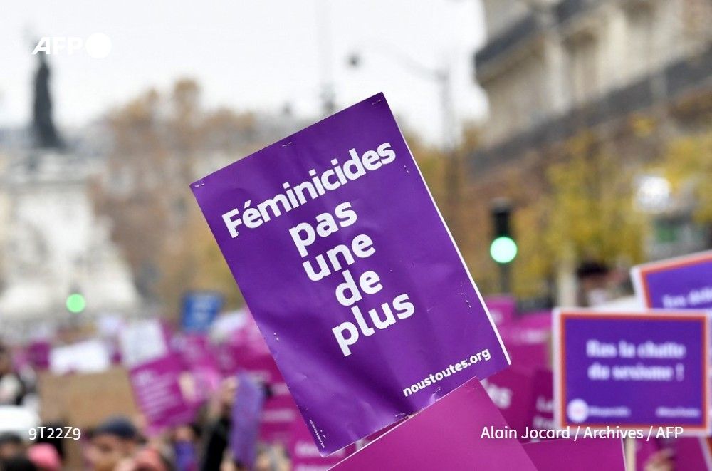 Agence France-Presse (@afpfr) on Twitter photo Chaque jour en France, plus de trois femmes sont victimes de féminicides ou tentatives de féminicides conjugaux, selon les données 2023 de la mission interministérielle pour la protection des femmes (Miprof) publiées ce mardi #AFP Chaque jour en France, plus de trois femmes sont victimes de féminicides ou tentatives de féminicides conjugaux, selon les données 2023 de la mission interministérielle pour la protection des femmes (Miprof) publiées ce mardi #AFP