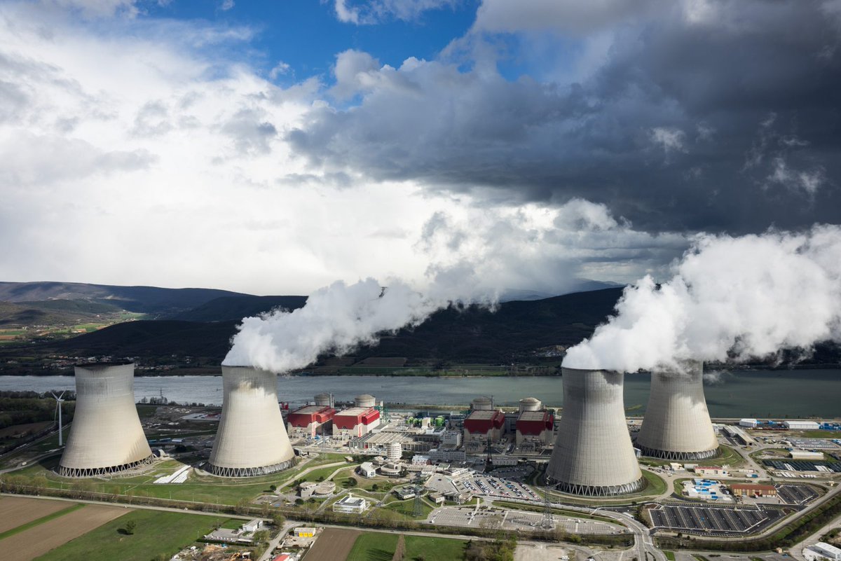 La France bat des records d'exportation d'électricité en 2024 ! 🇫🇷

2024 s'annonce comme une année exceptionnelle pour la France en matière d'exportation d'électricité avec des prévisions atteignant 90 térawattheures (TWh), soit un record historique.

Pourquoi un tel succès ?🏆