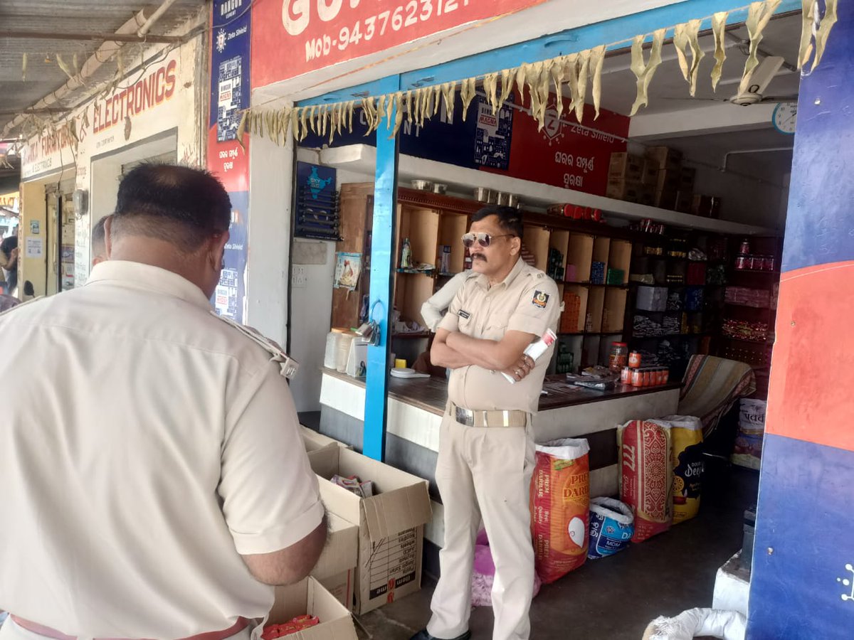 CDMPHO_DHH_NPD's tweet photo. COTPA Enforcement Squad moved to different village areas of Jonk PS of Nuapada dist. involving Police, Excise, Food safety Officer and Health staffs. Fine levised from different Pan and grossery shops who are  violated the COTPA law. https://t.co/gDEzcBmaKm