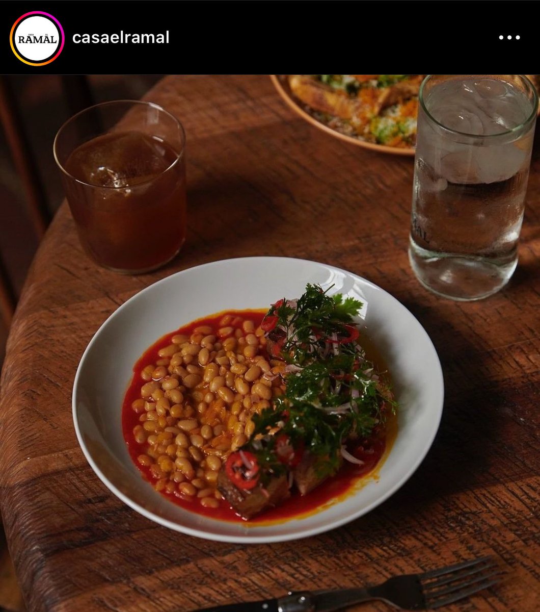 Mujerastrillo's tweet image. Los precios en Medellín be like: te digo que eres directivo y te estafo de frente