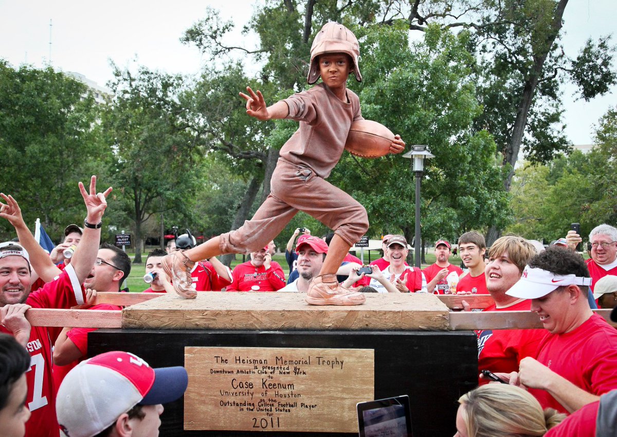 gocoogs1's tweet photo. Today, in 2011, College Gameday came to UH. Carl Lewis was the guest picker. Lee Corso dropped his infamous f-bomb on national TV. The Heisman kid. And a national stage for the No. 10 Houston Cougars. 

Later, Case Keenum set the NCAA record for most career completions. https://t.co/FvovSpFto4