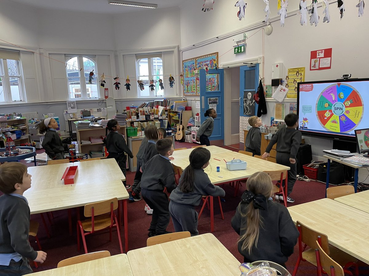 CentralModelInf's tweet image. Loving the @Irishheart_ie bizzy breaks movement challenge, especially on such a rainy day! @ActiveFlag