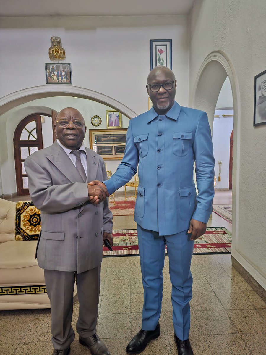 DidaceKinwani's tweet photo. #RDC : AVEC LE PROFESSEUR #KABİSA, NOUS AVONS RÉFLÉCHİ #CONSTİTUTİON. https://t.co/3x8IY54bN1