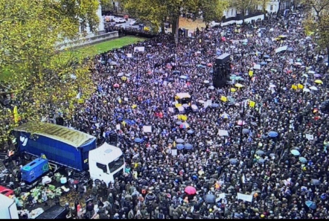 Massive farmer protest today 🪧 

Starmer has created a wave of pushback previously unseen in the UK within 3 months, no food no growth!