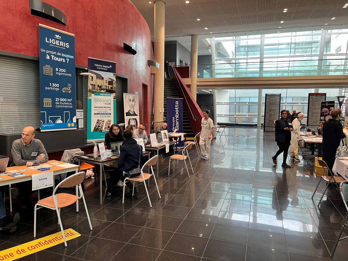 LIGERIS_'s tweet photo. Nous sommes allés à la rencontre des salariés du @CHRU_Tours, des patients et de leurs familles lors du Forum Logement organisé par @CreditSocial_fr.
🎯Objectifs : présenter nos gammes de logements, proposer notre accompagnement et échanger avec les acteurs du territoire https://t.co/EWIb3i7qVH