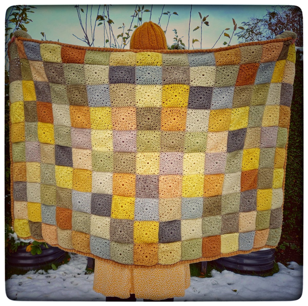 jollytoadstool's tweet image. Last winter was the forgotten tea dye project dyeing wool with teas found undrunk &amp;amp; unwanted in cupboards &amp;amp; caddies - the botanical brews yielded a beautiful array of natural colours, worked into crochet squares &amp;amp; stitched into a comforting blanket that graces beds this winter...