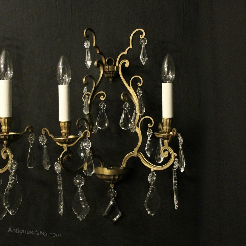 antiques_atlas's tweet image. French Gilded &amp;amp; Crystal Twin Arm Wall Lights antiques-atlas.com/antique/french… 🎄
#antiques From O'Keeffe Antiques and Interiors @OKeeffeAntiques #chandelier #antiquechandelier #antiquelighting
