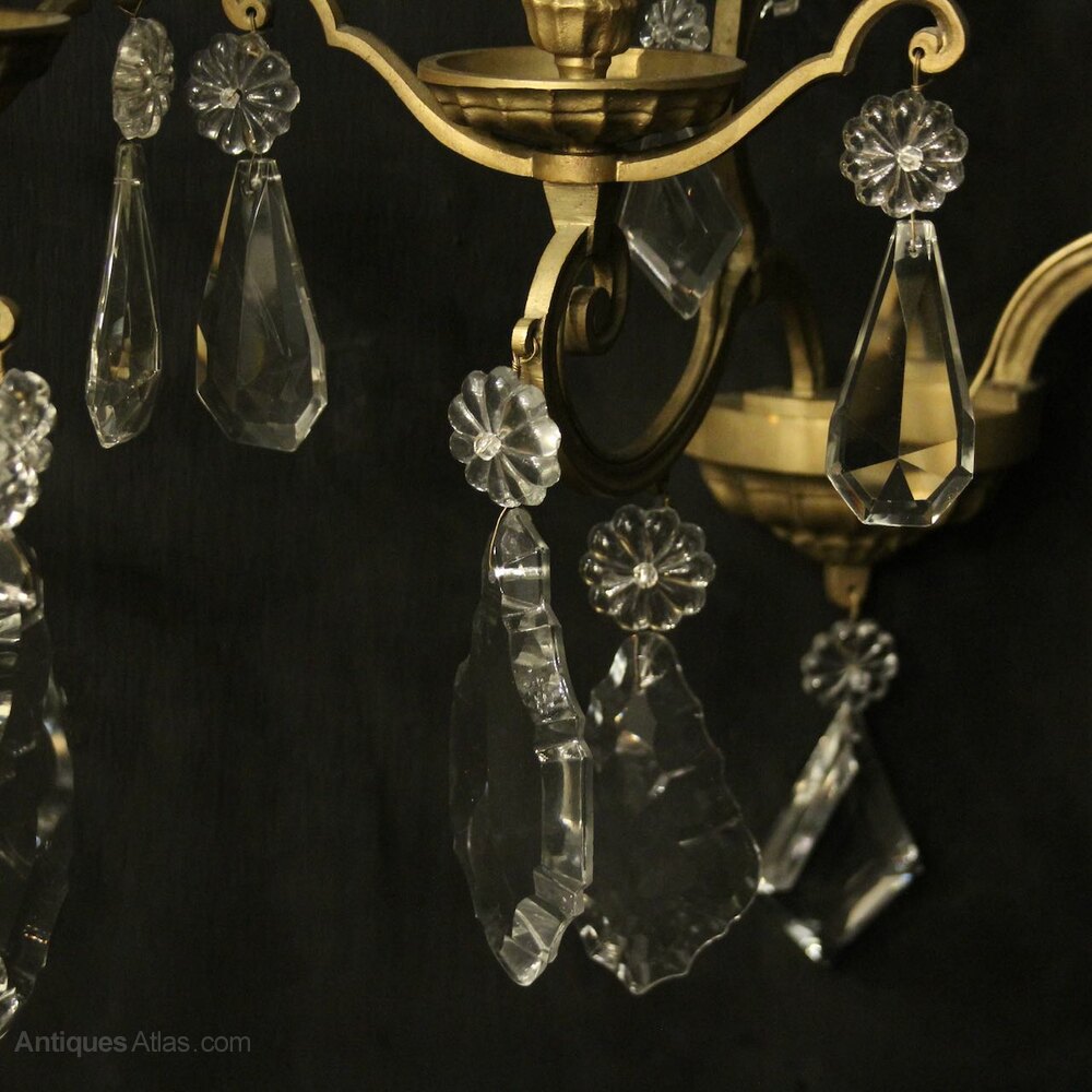 antiques_atlas's tweet image. French Gilded &amp;amp; Crystal Twin Arm Wall Lights antiques-atlas.com/antique/french… 🎄
#antiques From O'Keeffe Antiques and Interiors @OKeeffeAntiques #chandelier #antiquechandelier #antiquelighting