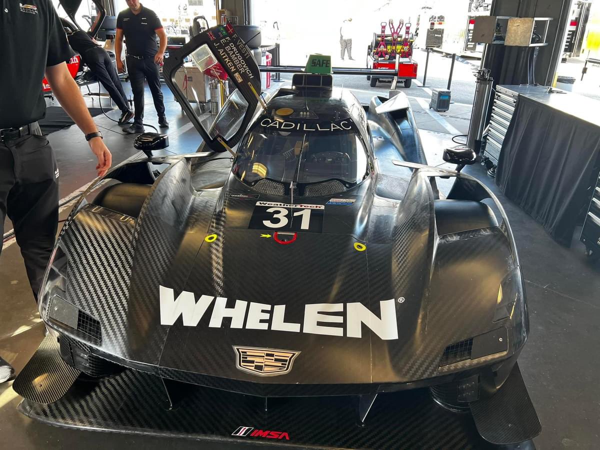 elpatogalindo's tweet photo. Los coches de @IMSA ya tuvieron su primer contacto con Daytona, aquí el Cadillac 31 de Action Express y el nuevo Aston Martin

Nos vemos en dos meses para las 24 Horas primera fecha de #IMSAxFOX 2025 https://t.co/EcmQX3wzD9