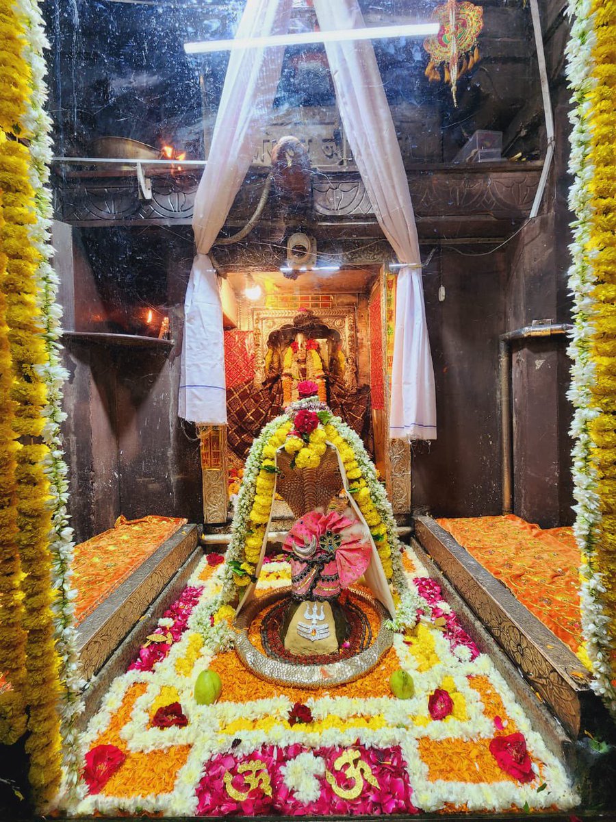 12Jyotirling's tweet photo. श्री ओम्कारेश्वर ज्योतिर्लिंग जी के आज के संध्या कालीन आरती के दिव्य श्रृंगार दर्शन 19.11.2024 https://t.co/vPp1weL7P7