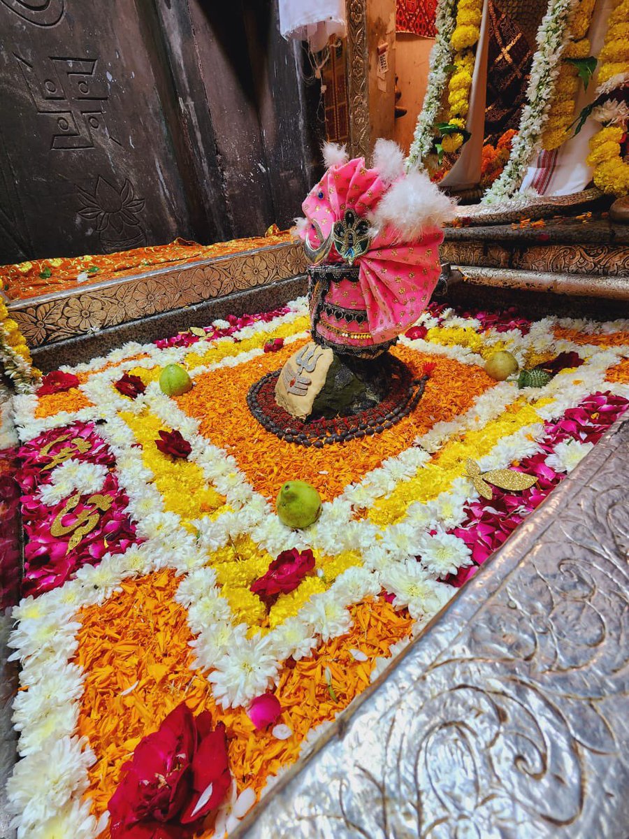 12Jyotirling's tweet photo. श्री ओम्कारेश्वर ज्योतिर्लिंग जी के आज के संध्या कालीन आरती के दिव्य श्रृंगार दर्शन 19.11.2024 https://t.co/vPp1weL7P7