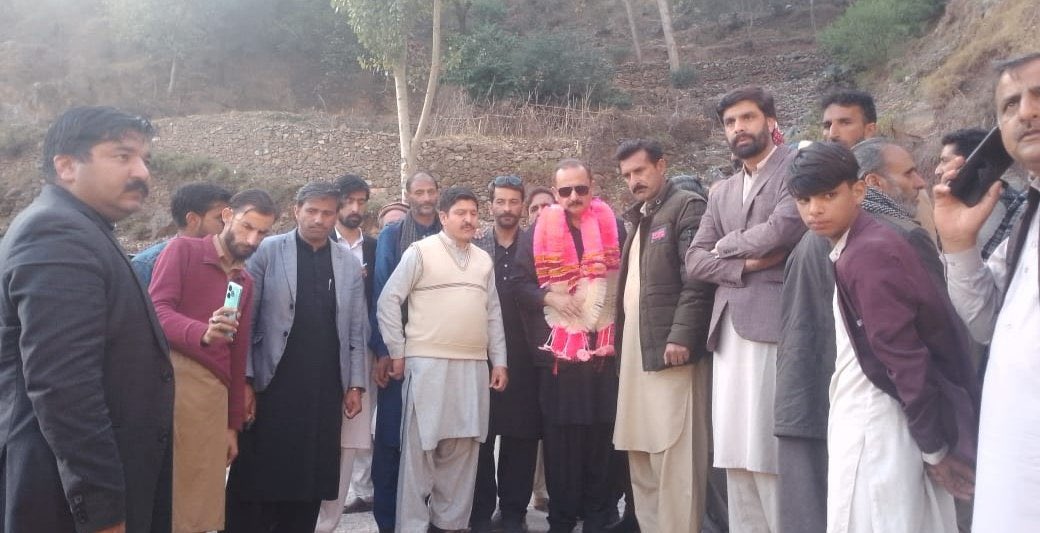JavedAyoub's tweet photo. مظفرآباد: وزیر حکومت آزاد ریاست جموں و کشمیر سردار محمد جاوید ایوب حلقہ کوٹلہ یونین کونسل بلگراں لیسوا بائی پاس تا قریشی محلہ پختہ سڑک کا سنگ بنیاد رکھ رہے ہیں۔
#TeamSJA
@BBhuttoZardari @MediaCellPPP @LatifAkbarAJK @ChYasinAJK @JavedAyoub https://t.co/YZCjO7ohRu