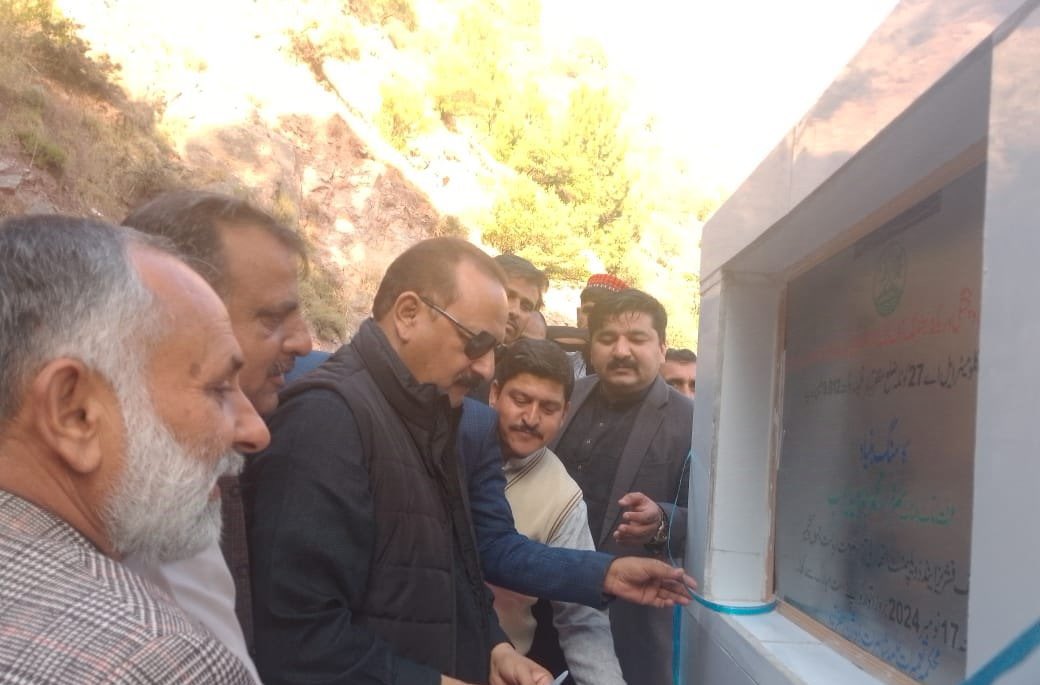 JavedAyoub's tweet photo. مظفرآباد: وزیر حکومت آزاد ریاست جموں و کشمیر سردار محمد جاوید ایوب حلقہ کوٹلہ یونین کونسل بلگراں لیسوا بائی پاس تا قریشی محلہ پختہ سڑک کا سنگ بنیاد رکھ رہے ہیں۔
#TeamSJA
@BBhuttoZardari @MediaCellPPP @LatifAkbarAJK @ChYasinAJK @JavedAyoub https://t.co/YZCjO7ohRu