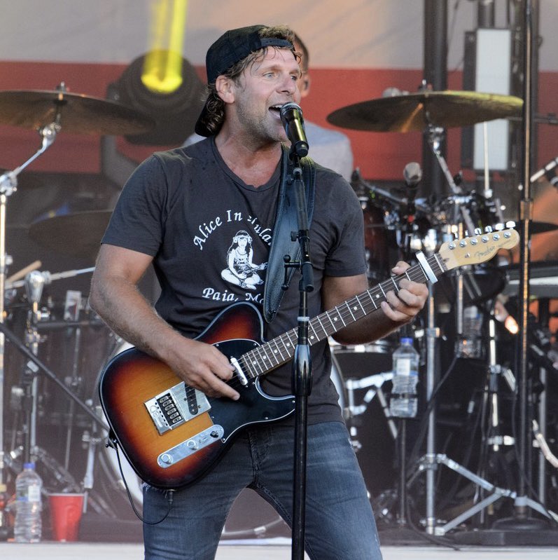 Country High tweet media