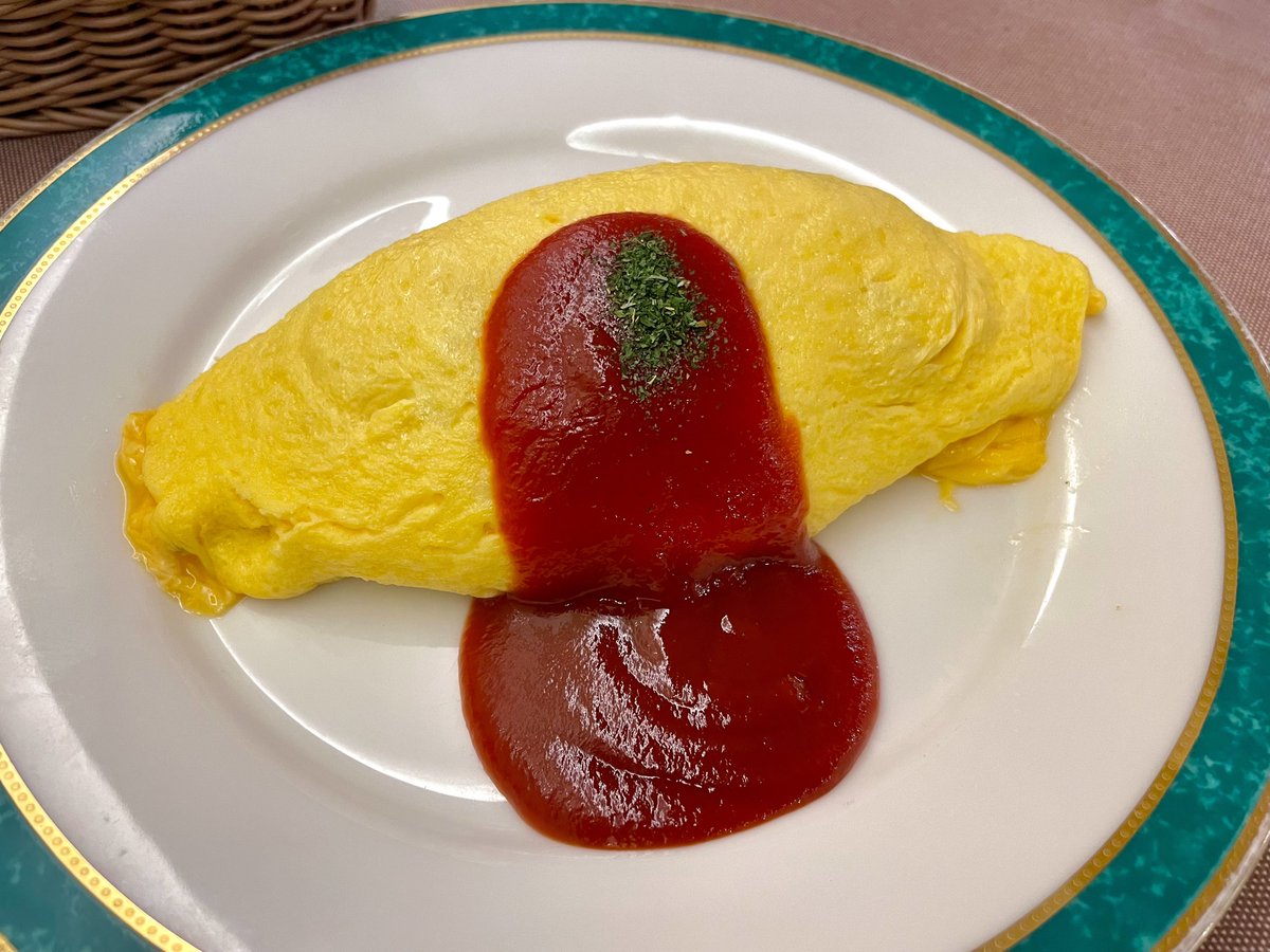 manati_create's tweet photo. オムライス食べたって聞いたら食べたくなったから、巻きオムライス https://t.co/DeCJjpFqwV