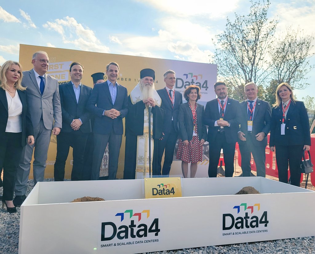 FranceenGrece's tweet image. ✅️Ο θεμέλιος λίθος της 🇫🇷εταιρείας #DATA4Group τοποθετήθηκε σήμερα στην Παιανία, παρουσία των @PrimeministerGR @laurenceauer. Επένδυση 300 εκατ € &amp;amp; 500 νέες θέσεις εργασίας. Επιβεβαίωση της ελκυστικότητας της 🇬🇷 &amp;amp; της 🇬🇷🇨🇵 οικονομικής σχέσης.
#datacenters #attractivité