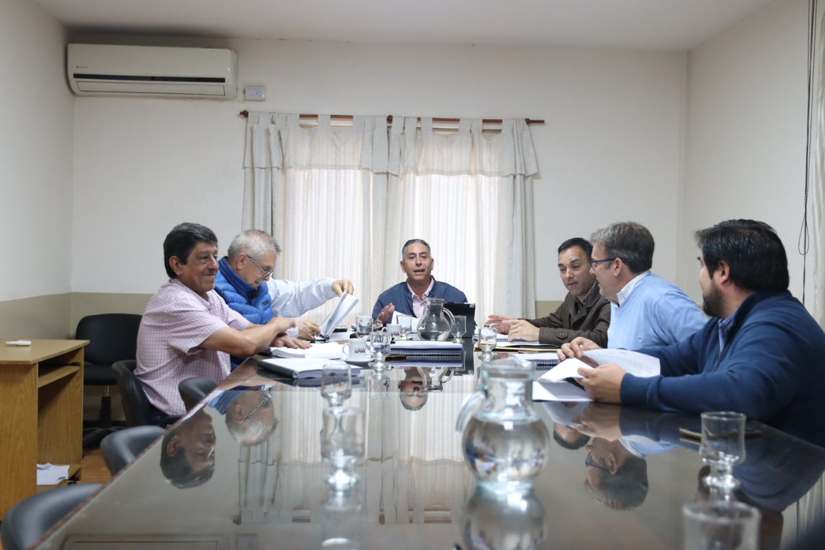 vargas_aignasse's tweet photo. ||Comisión de Hacienda y Presupuesto del Concejo Deliberante de San Miguel de Tucumán||

Hoy nos reunimos para comenzar el análisis del presupuesto 2025 de la Municipalidad. En los próximos días continuaremos con las reuniones para debatir y profundizar sobre el tema. 
+ https://t.co/DKjrI6QthK