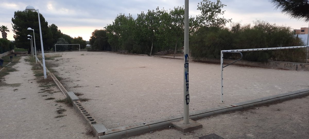 GenovesToni's tweet photo. @2015Amparo @AytoMoncada @CompromisMontca @PspvPsoeMoncada Me refiero a esto... claro ejemplo del abandono que sufrimos en la zona de Av Llloma del Colbi https://t.co/YoxX64qghu