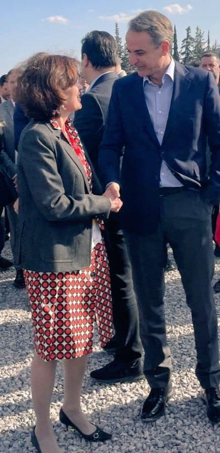 FranceenGrece's tweet photo. 📍Pose de la première pierre du centre de données de la société 🇨🇵 #DATA4Group en présence du @PrimeministerGR et @laurenceauer. Investissement de 300 M€ & 500 emplois qui confirment l'attractivité de la 🇬🇷 & les bonnes relations économiques entre la 🇨🇵 et la 🇬🇷
#France #Grèce https://t.co/4RQf0ep7eD