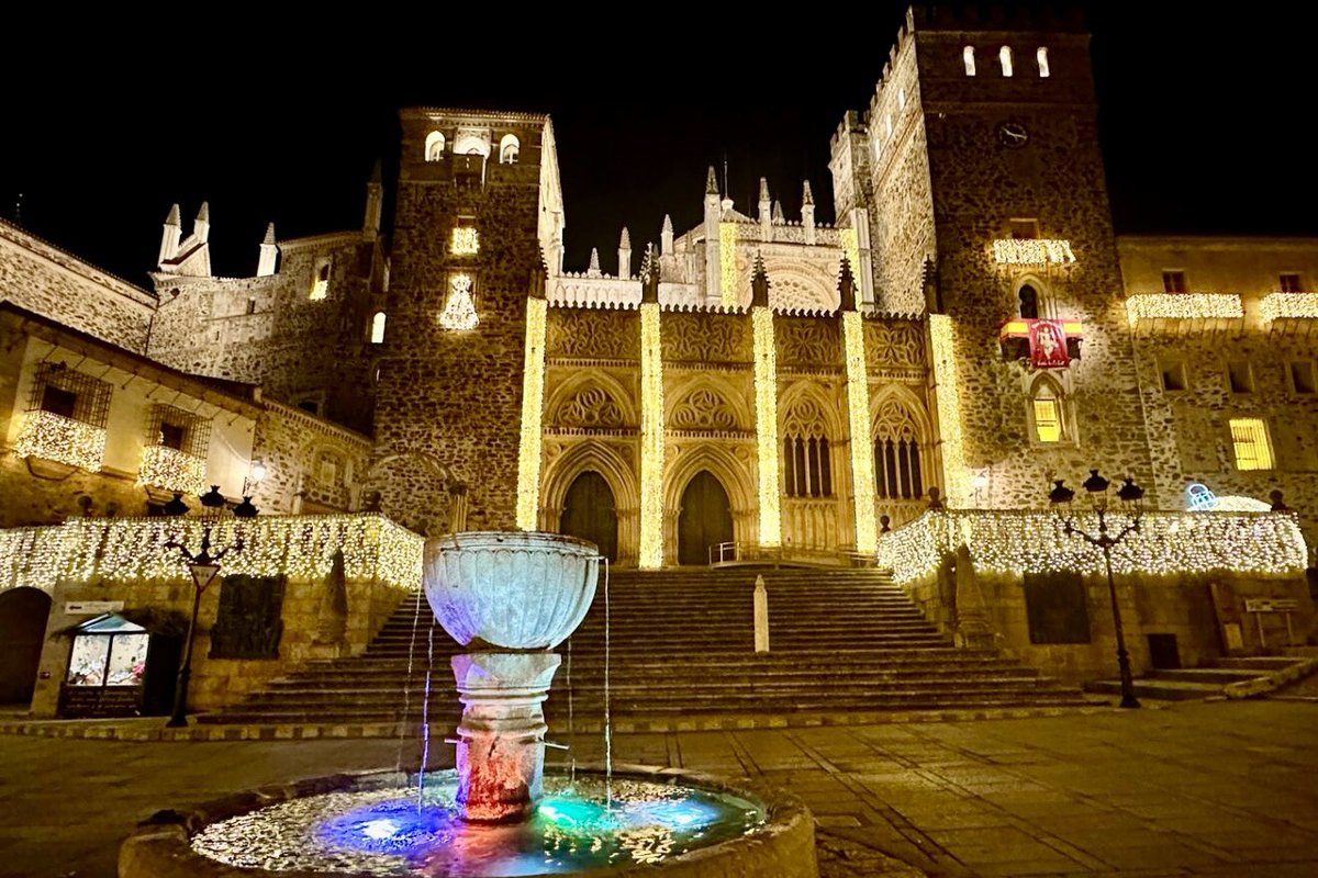 ✨ Qué ver en Guadalupe, una joya arquitectónica que esconde verdaderos tesoros. ¡Y uno de los lugares que más brilla en Extremadura en Navidad! 

☞ bit.ly/GuadalupeDS

#ExtremaduraExtraordinaria