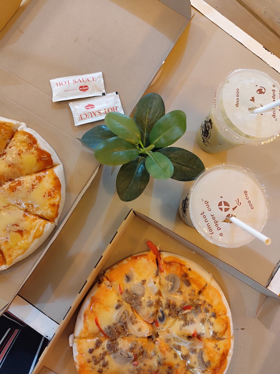 darth_kj's tweet photo. Pizza sa Keopi shop 😂

@vybyng | 11.10.24 https://t.co/GLhKRlNwve