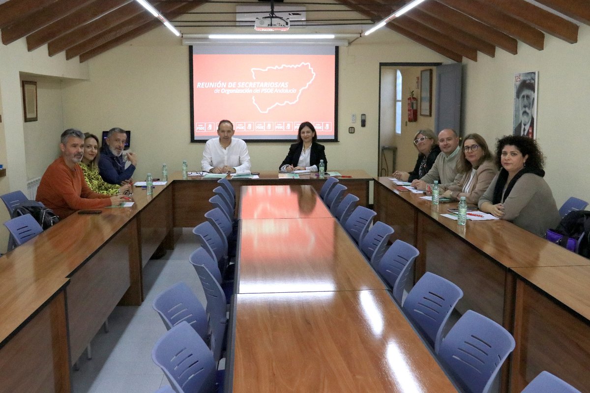 📌 Los secretarios de Organización del PSOE de Andalucía mantienen una reunión de trabajo en Jaén. 

Andalucía no puede admitir que el Gobierno de Moreno Bonilla destruya la #SanidadPública.

🌹 Siempre estaremos en la defensa de los servicios públicos.