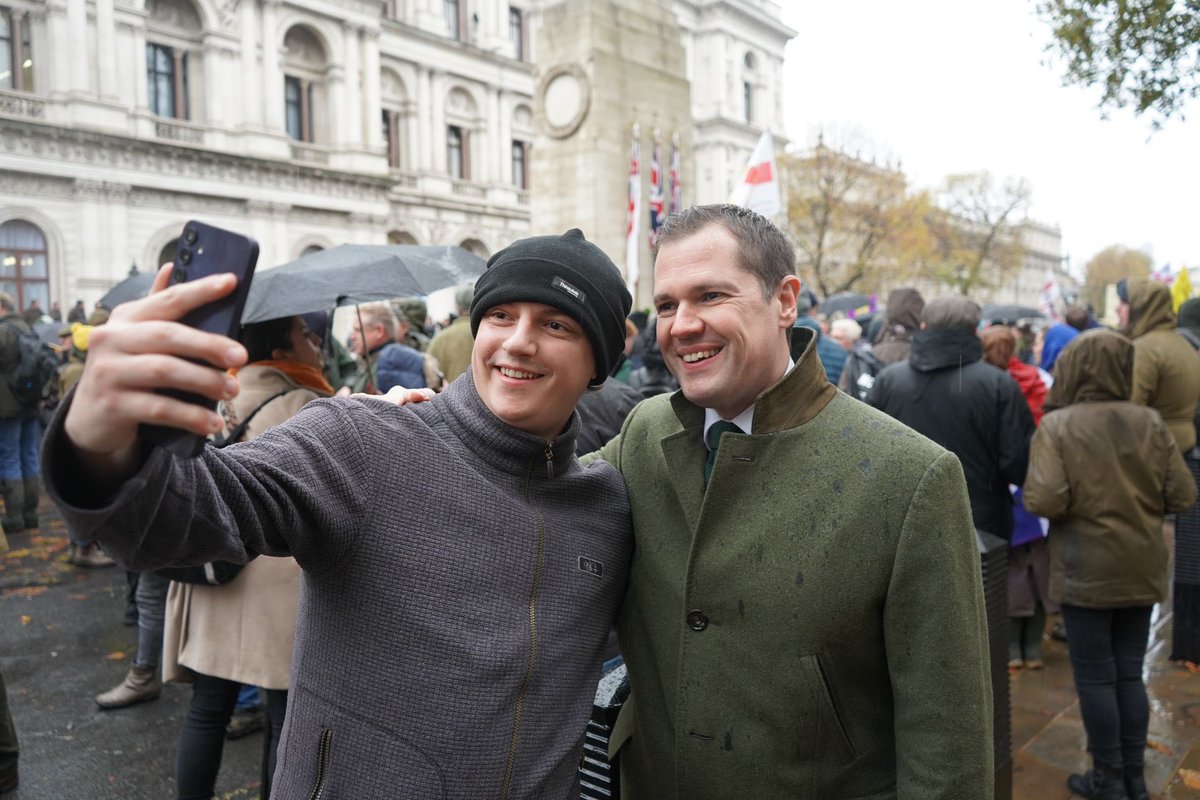 RobertJenrick's tweet image. It’s Farmer versus Starmer.

And I’ll always stand with our farmers.