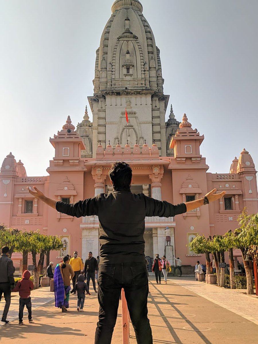 _ashusingh_'s tweet image. “Embracing the divinity of Mahadev in the heart of my favorite city, Banaras. 🌸✨ Har Har Mahadev! #Kashi #ShivaVibes #BanarasDiaries”