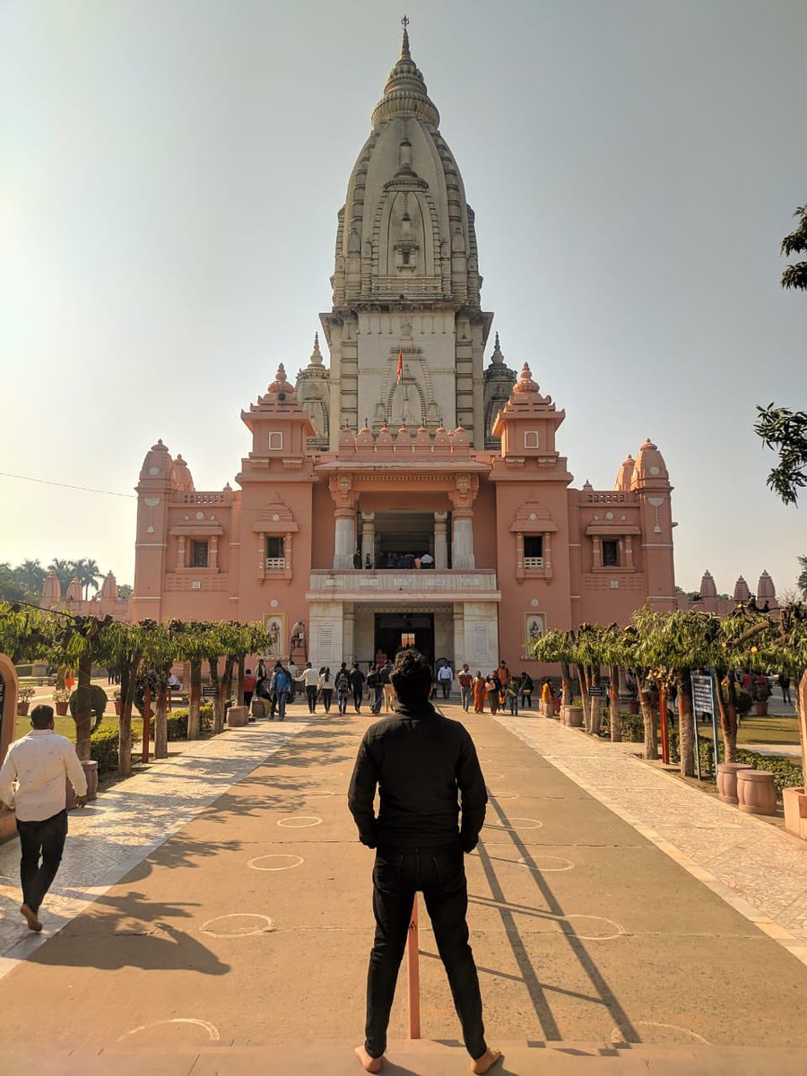 _ashusingh_'s tweet image. “Embracing the divinity of Mahadev in the heart of my favorite city, Banaras. 🌸✨ Har Har Mahadev! #Kashi #ShivaVibes #BanarasDiaries”