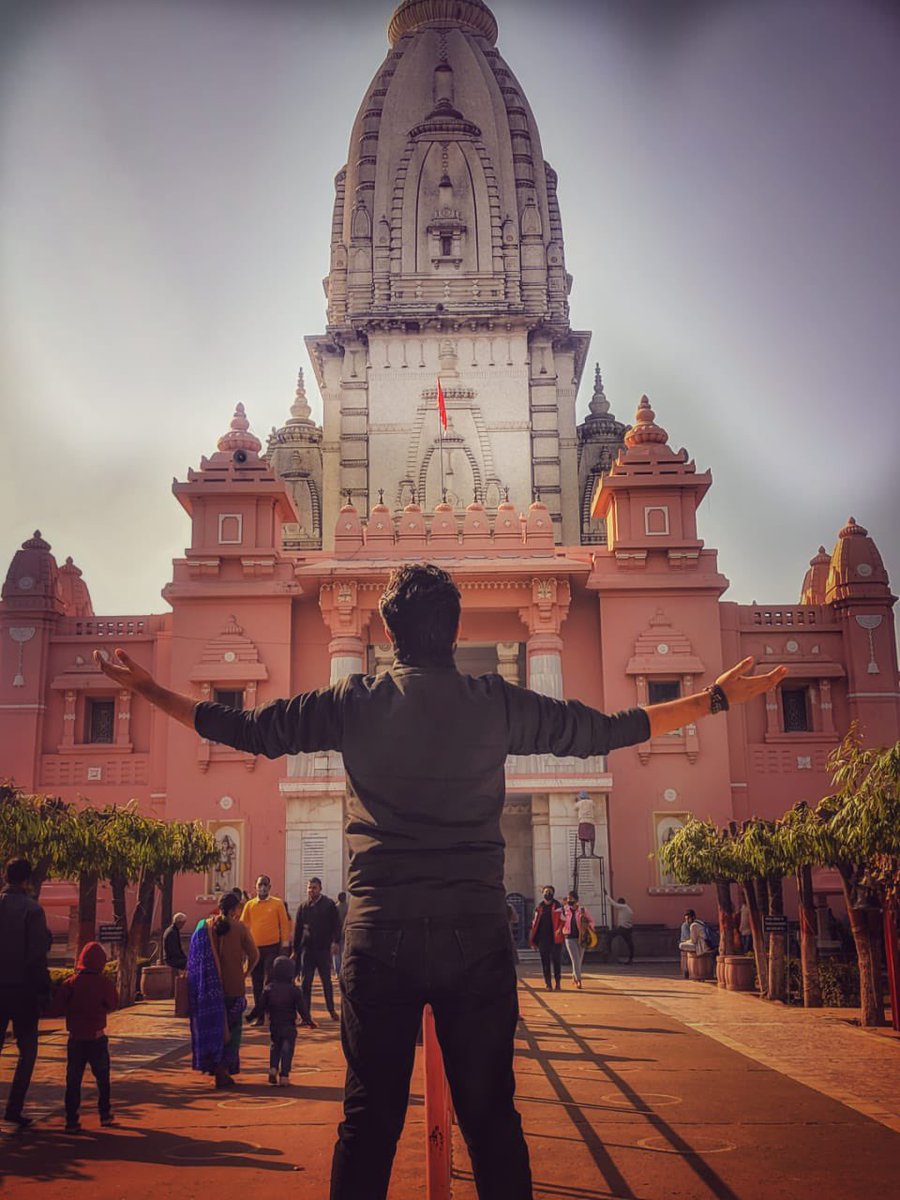 _ashusingh_'s tweet image. “Embracing the divinity of Mahadev in the heart of my favorite city, Banaras. 🌸✨ Har Har Mahadev! #Kashi #ShivaVibes #BanarasDiaries”