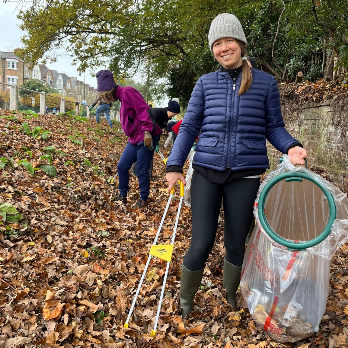 Richmond Council (@lbrut) on Twitter photo Last weekend, <a href="/habsandheritage/">Habitats & Heritage</a> volunteers rolled up their sleeves to plant native English flower bulbs along the length of the Kew Road Ha-ha, adding a splash of colour in spring and supporting early bumblebees as they forage for nectar 🌸 🐝
Well done all 👏 Last weekend, <a href="/habsandheritage/">Habitats & Heritage</a> volunteers rolled up their sleeves to plant native English flower bulbs along the length of the Kew Road Ha-ha, adding a splash of colour in spring and supporting early bumblebees as they forage for nectar 🌸 🐝
Well done all 👏