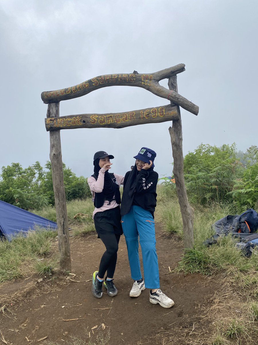 prgnnngin's tweet photo. Karena berkabut vibesnya kyk di kebon😌 https://t.co/SvB3gkrlXH