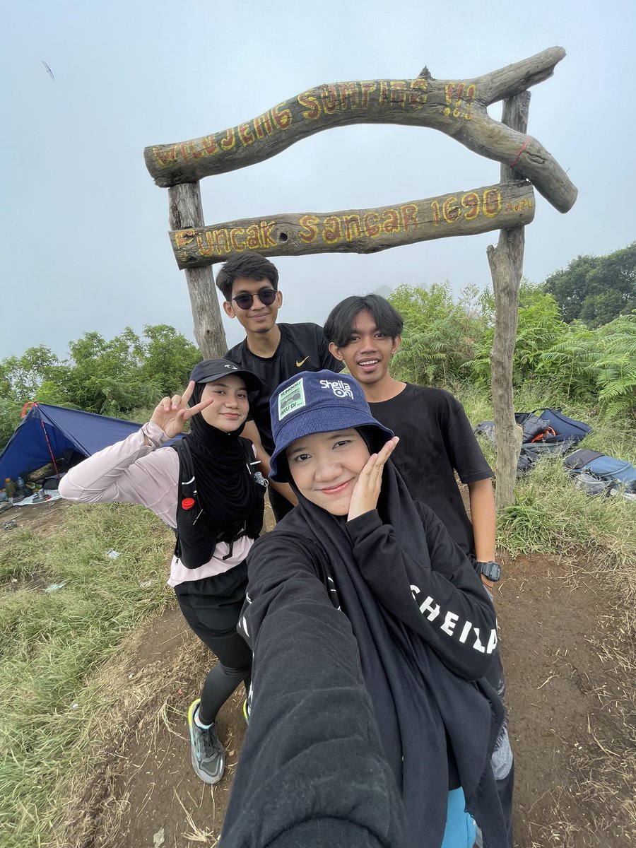 prgnnngin's tweet photo. Karena berkabut vibesnya kyk di kebon😌 https://t.co/SvB3gkrlXH