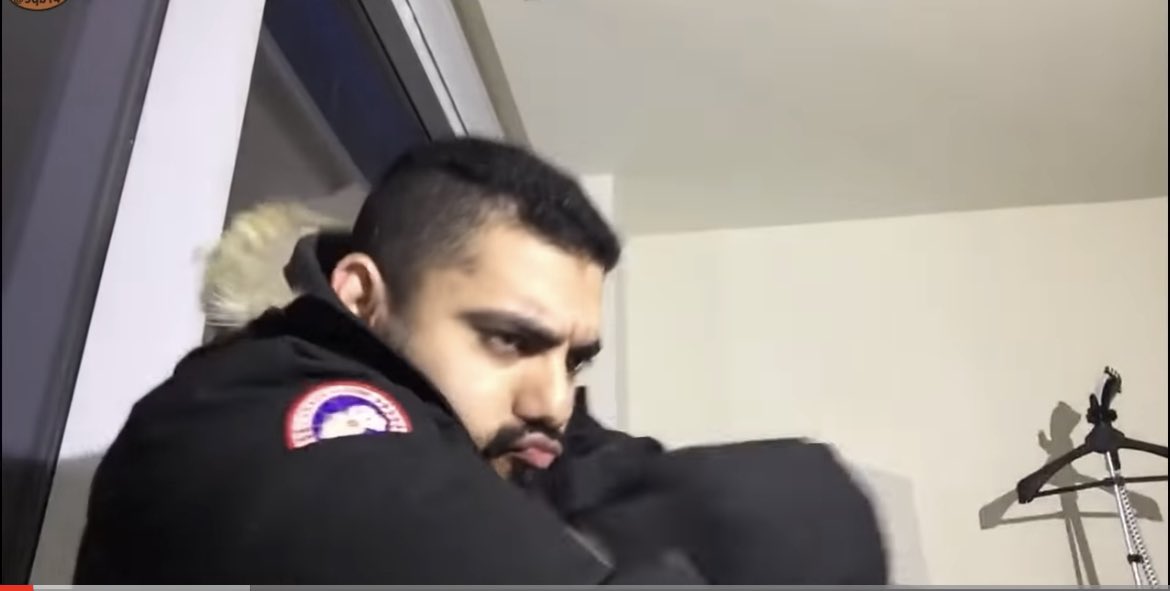 😂😂😂 أحدهم في اليخت حالياً