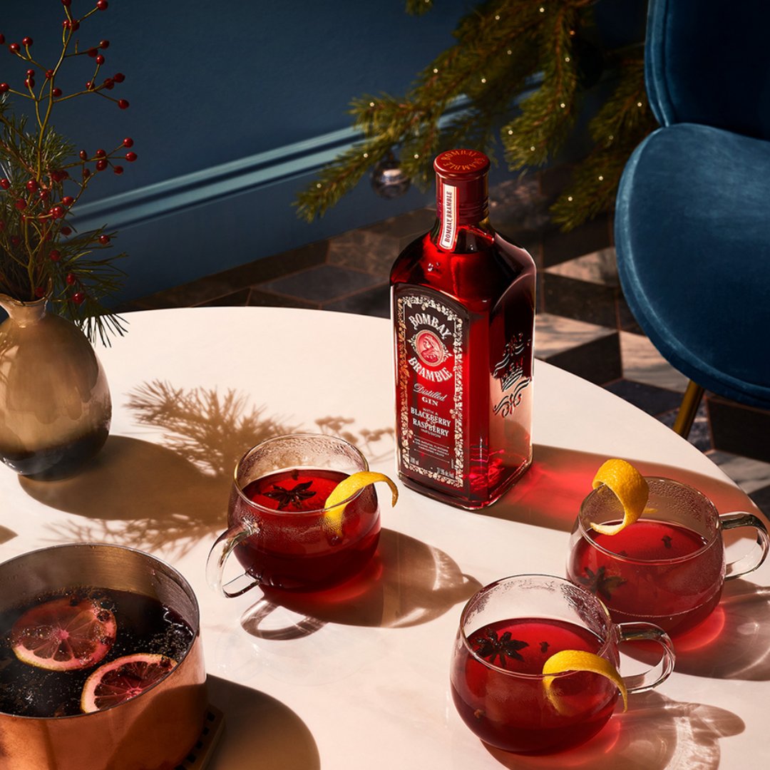 homeofbombay's tweet image. Upgrade your festive gatherings with Bombay Bramble. Perfectly balanced with the vibrant fruitiness of ripe blackberries and raspberries. 

#BombayBramble #BombayGin #Gin #FlavouredGin #Christmas #Gifts #HomeOfBombay #BombaySapphireDistillery