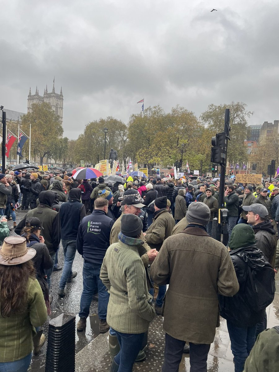 DSingleton_'s tweet image. On way to #cabinetoffice to meet with other vol sec  and talk about #communityresilence and inequalities