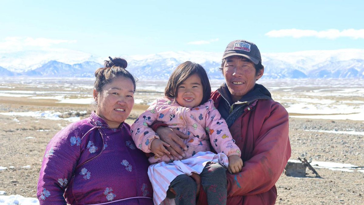 CLOVEKVTISNI's tweet photo. Dopady #ClimateChange jsou v #Mongolsko pozorovatelné například u častějších mrazivých zim, tzv. dzudů.
V projektu #REACH jsme za podpory @AuswaertigesAmt a #KlubPratel podpořili 3,400 dětí a 270 pasteveckých rodin v provincicíh Bayan-Ölgii a Khovd na západě země.
Rodiče tak dětem mohli pořídit školní pomůcky nebo léky. Přečtěte si článek na našem webu.
https://t.co/U2FVxImFkf