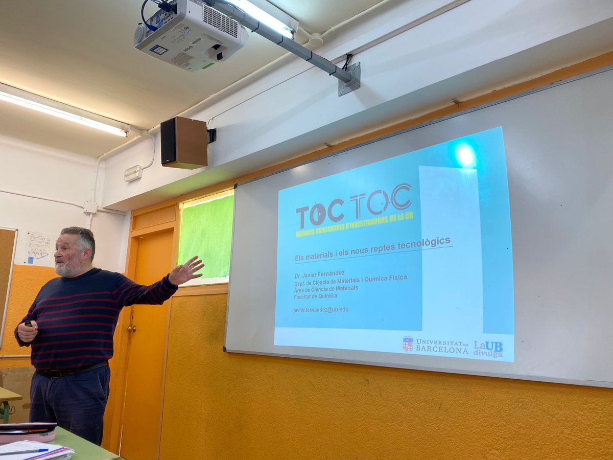 En Javier Fernández ha visitat avui a l’alumnat de 1r de batxillerat de ciències de l’Institut Príncep de Viana per parlar de la tecnologia dels materials! Han pogut aprendre com l’ús de materials millora la nostra vida, com pot ser la impressió 3D d'os artificial. #ToctocUB