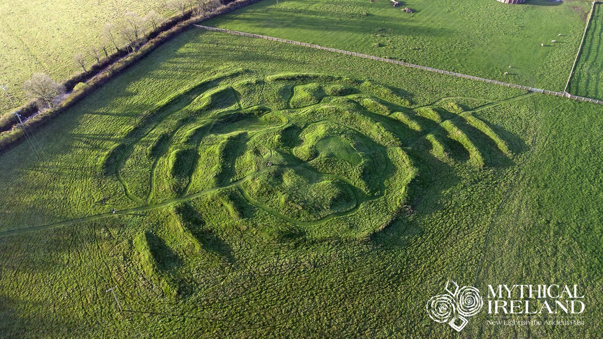 For a long-read article about the mythological and archaeological significance of Ireland's foremost Samhain festival monument (Tlachtga/Hill of Ward), sign up for the Mythical Ireland email newsletter now, or become a patron.

mythicalireland.com/pages/newslett…

patreon.com/mythicalireland