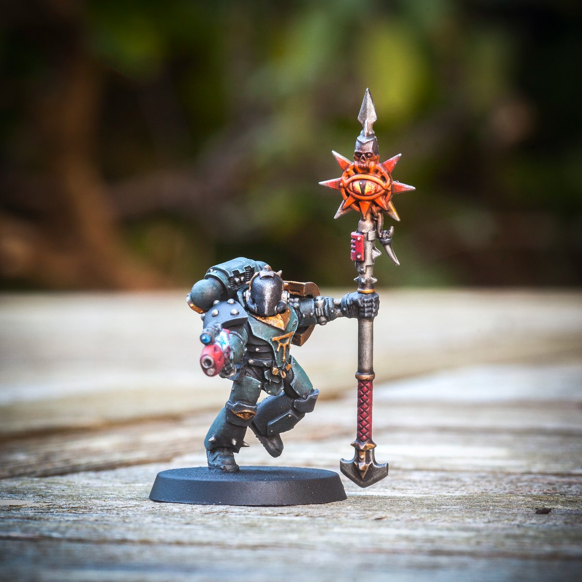 _MikeyN's tweet photo. @warhammer My homebrew chapter librarian, a white scars praetor for 30k, some vanguard vets for 40k and a Dark Emissary consul for the Sons of Horus in 30k https://t.co/i1RSADuUhC