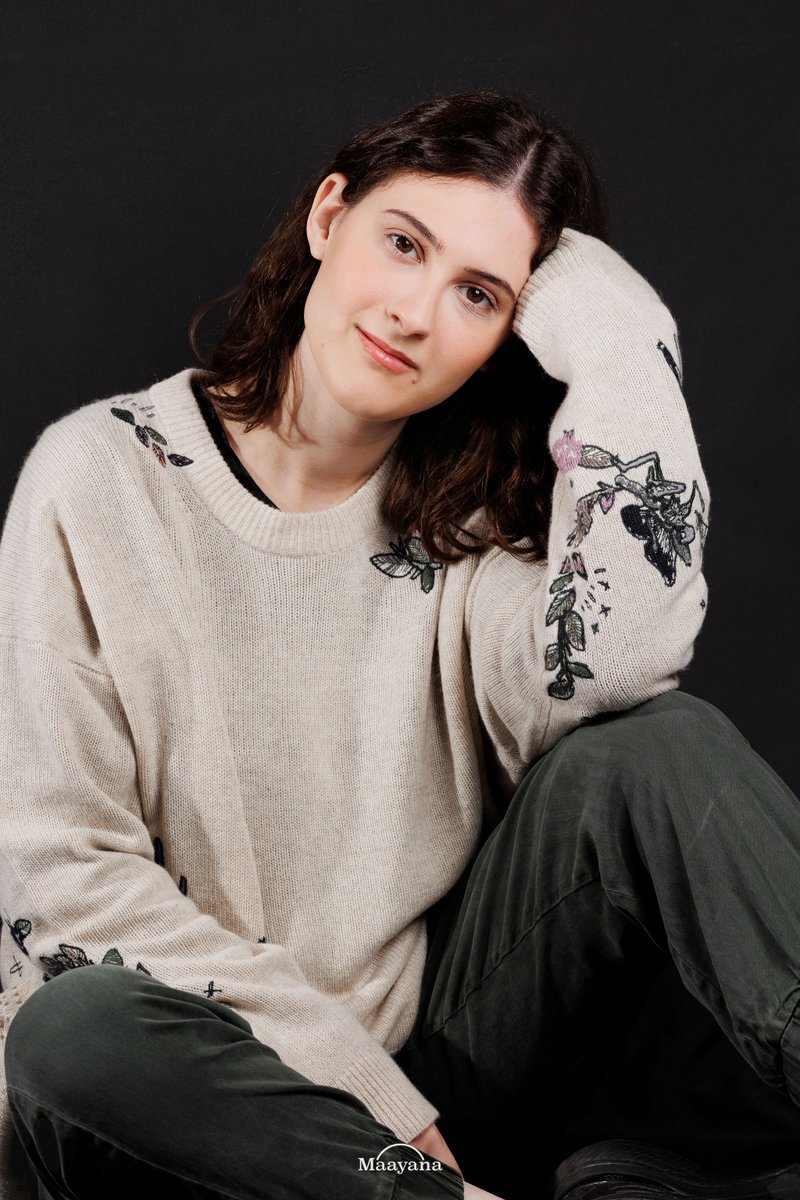 New headshot!

Photography by Maayana Rimmer: maayanaphotos.com