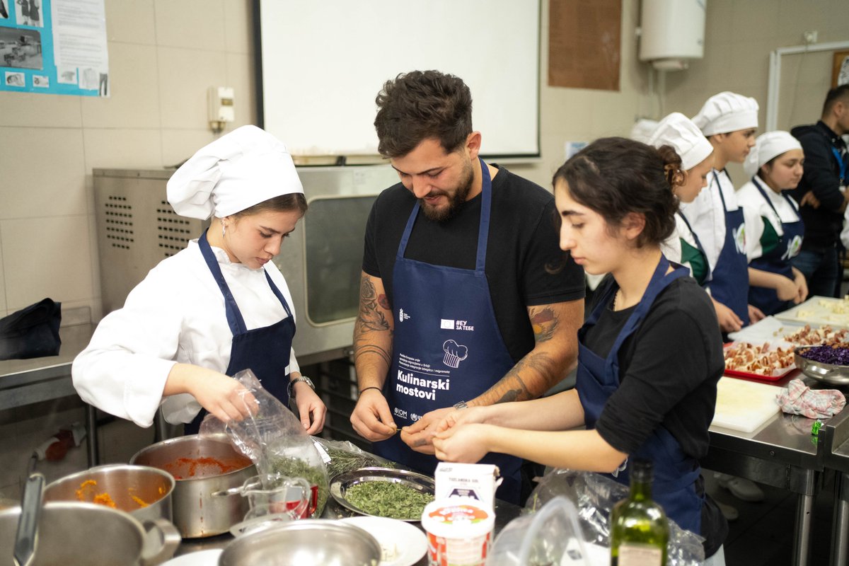 UNHCRSerbia's tweet photo. Culinary bridges in Italian colors!
For #SCIM2024, we shared meals, stories, and cultures. Iraqi &amp; Iranian chefs cooked with students &amp; Chef Nicolai, while Ukrainian &amp; Afghan artists filled the air with music.
Thanks to @ItalyinSerbia for supporting @Refugees' integration in 🇷🇸. https://t.co/h5Deq1Ou4d