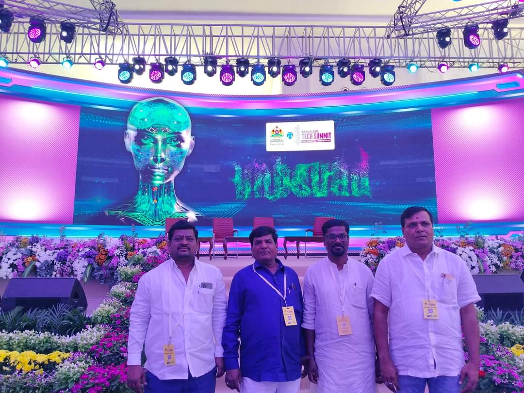 Vishwanath38771's tweet image. ಇಂದು ವಿದ್ಯುನ್ಮಾನ, ಮಾಹಿತಿ ತಂತ್ರಜ್ಞಾನ ಮತ್ತು ಜೈವಿಕ ತಂತ್ರಜ್ಞಾನ ಹಾಗೂ ಸಾಫ್ಟ್ ವೇರ್ ಟೆಕ್ನಾಲಜಿ ಪಾರ್ಕ್ ಆಫ್ ಇಂಡಿಯಾ ಬೆಂಗಳೂರಿನ ಅರಮನೆ ಮೈದಾನದಲ್ಲಿ ಆಯೋಜಿಸಿದ್ದ &apos;ಬೆಂಗಳೂರು ಟೆಕ್ ಸಮ್ಮಿಟ್‌&apos; ಕಾರ್ಯಕ್ರಮದಲ್ಲಿ ಭಾಗವಹಿಸಿಲಾಯಿತು 

#TechSummit2024
@siddaramaiah
@DKShivakumar @PriyankKharge