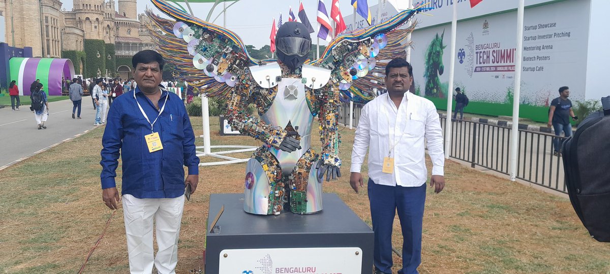 Vishwanath38771's tweet image. ಇಂದು ವಿದ್ಯುನ್ಮಾನ, ಮಾಹಿತಿ ತಂತ್ರಜ್ಞಾನ ಮತ್ತು ಜೈವಿಕ ತಂತ್ರಜ್ಞಾನ ಹಾಗೂ ಸಾಫ್ಟ್ ವೇರ್ ಟೆಕ್ನಾಲಜಿ ಪಾರ್ಕ್ ಆಫ್ ಇಂಡಿಯಾ ಬೆಂಗಳೂರಿನ ಅರಮನೆ ಮೈದಾನದಲ್ಲಿ ಆಯೋಜಿಸಿದ್ದ &apos;ಬೆಂಗಳೂರು ಟೆಕ್ ಸಮ್ಮಿಟ್‌&apos; ಕಾರ್ಯಕ್ರಮದಲ್ಲಿ ಭಾಗವಹಿಸಿಲಾಯಿತು 

#TechSummit2024
@siddaramaiah
@DKShivakumar @PriyankKharge