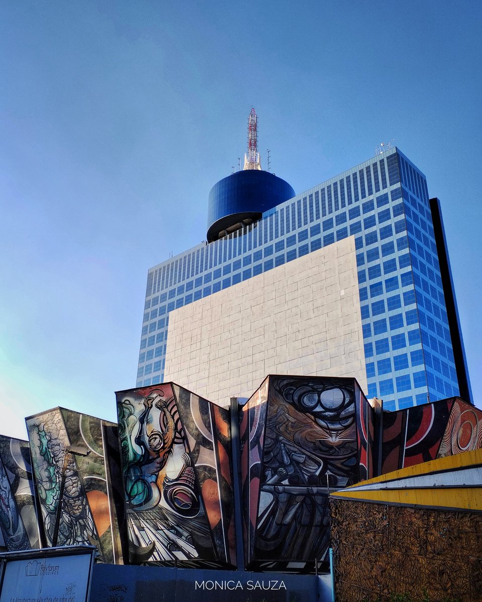 mosave_87's tweet image. La vida engaña a todos, salvo a aquel que no la cuestiona y, sin exigirle nada, acepta sosegadamente sus escasos regalos. 
Iván Turguénev

📷 IG: monicasauza

#CDMX #wtccdmx #architecturephotography #Siqueiros