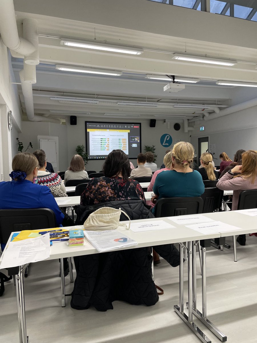 Liikehäiriösairauksien liitto (@liikehairiofi) on Twitter photo <a href="/VarsinaisSuomi/">Varsinais-Suomi</a> järjestötilaisuudessa pohditaan mm., miten viestiä kiinnostavasti tekemisestä. Puhujia kiitetään aistiystävällisesti vilkuttamalla. Kiva idea! <a href="/VarsinaisSuomi/">Varsinais-Suomi</a> järjestötilaisuudessa pohditaan mm., miten viestiä kiinnostavasti tekemisestä. Puhujia kiitetään aistiystävällisesti vilkuttamalla. Kiva idea!