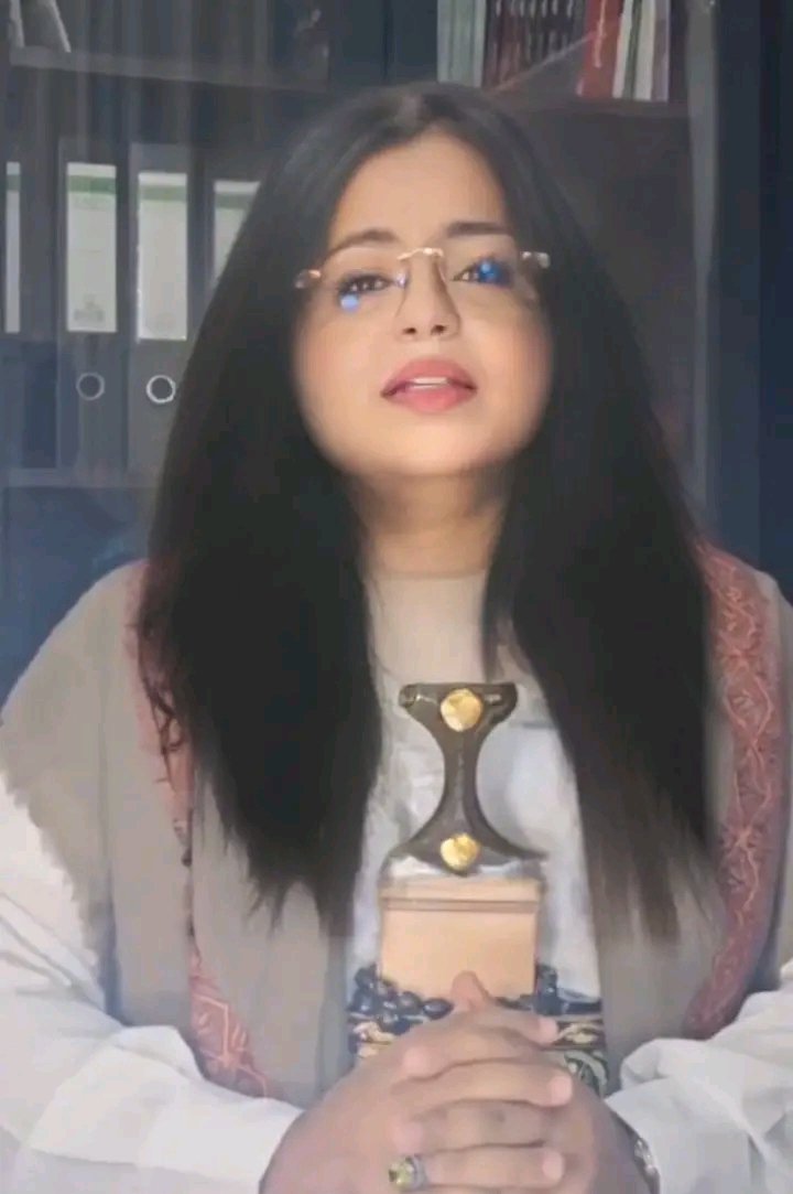 قائد الكتيية النسائية في تويتر X التابعة للحوثي
لدية 20 حساب بأسماء بنات
تحصل حساباته :
حوثية وافتخر ، صنعانية تحب السيد ، حوثية ورافعة راسها ، حوثية ورافعة ارجلها ، حوثية و..و..و.. الخ !!